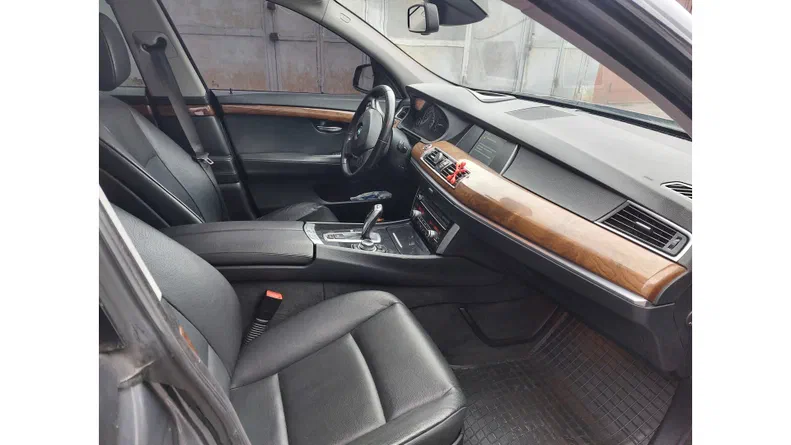 BMW 5 серія 2010 - 21