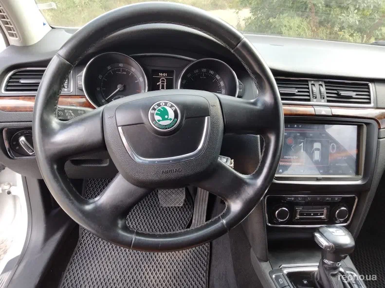 Skoda Superb 2010 - 5