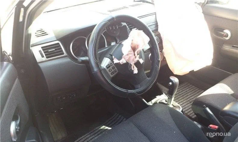 Nissan Tiida 2011 - 1