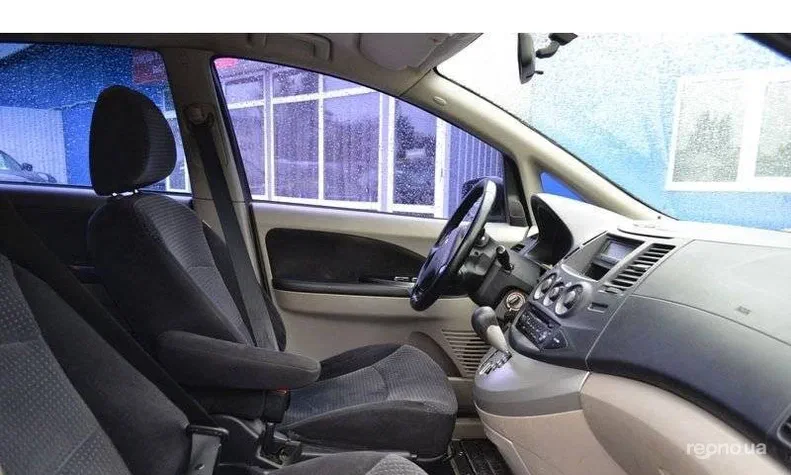 Mitsubishi Grandis 2006 - 8