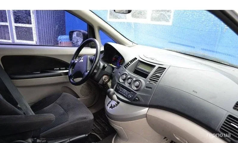 Mitsubishi Grandis 2006 - 9