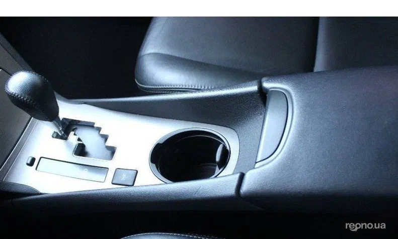 Toyota Avensis 2011 - 6