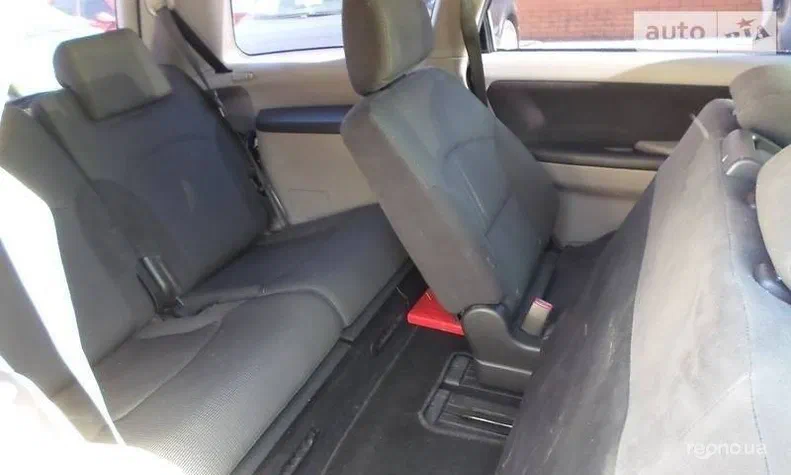 Mitsubishi Grandis 2005 - 6