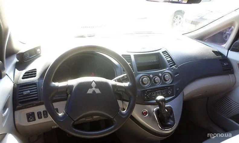 Mitsubishi Grandis 2005 - 4