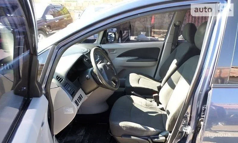 Mitsubishi Grandis 2005 - 8