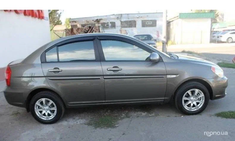 Hyundai Accent 2008 - 3