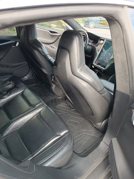 Tesla Model S 2015 - 13