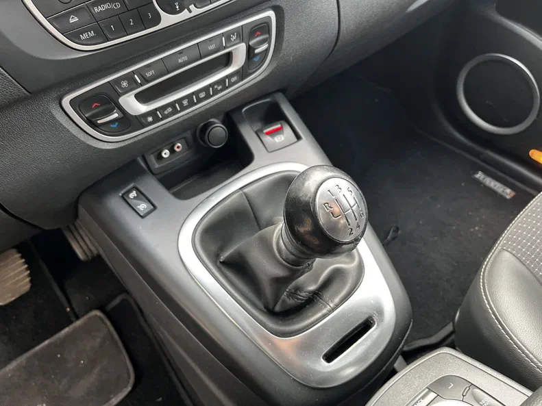 Renault Scenic 2011 - 11