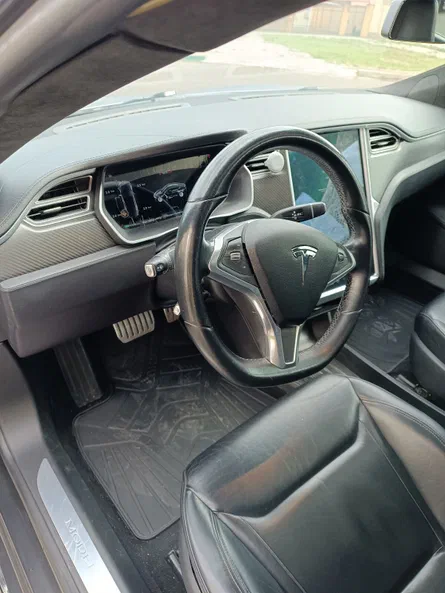 Tesla Model S 2015 - 8