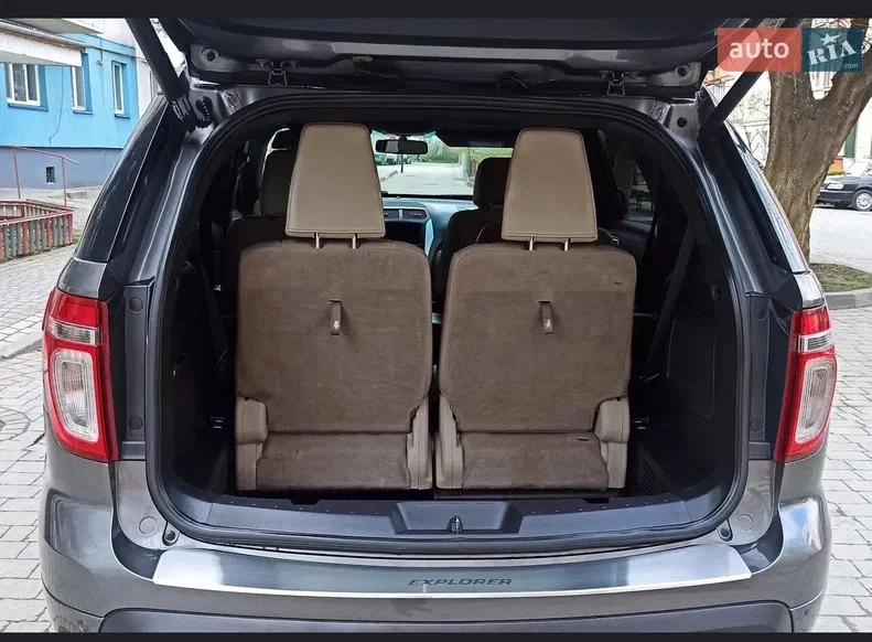 Ford Explorer 2011 - 16