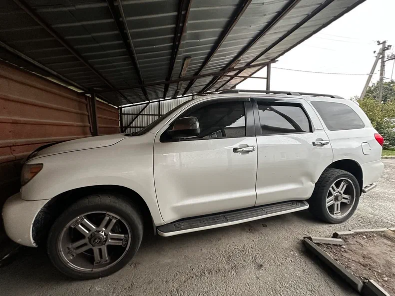 Toyota Sequoia 2008