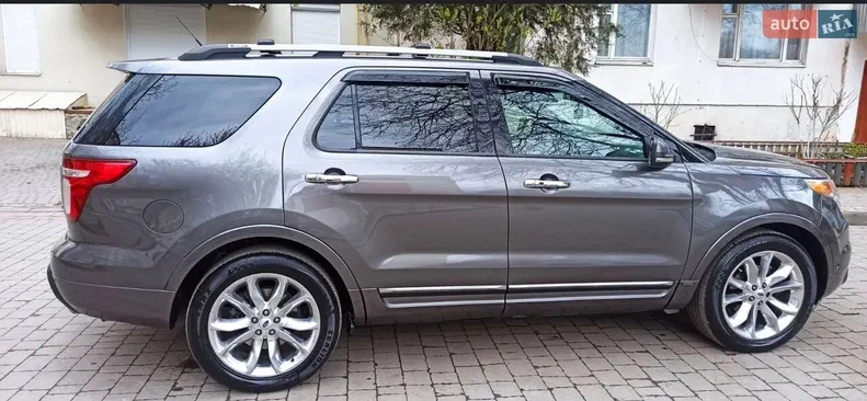 Ford Explorer 2011 - 7