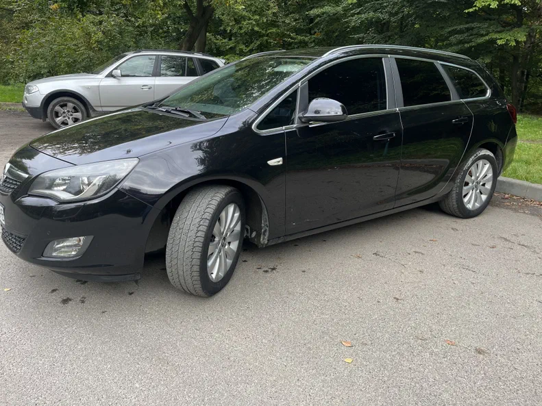 Opel Astra 2011 - 11