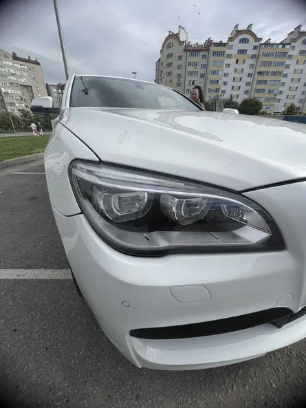 BMW 7 серія 2013 - 17