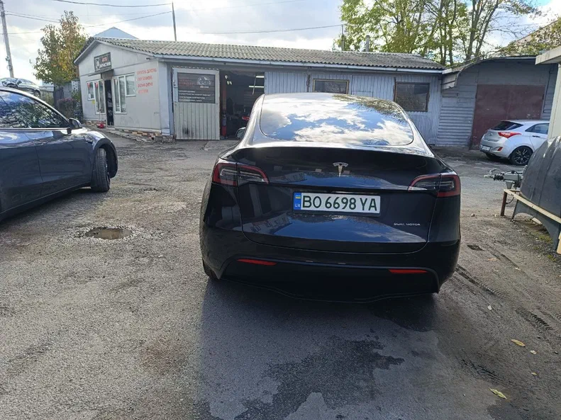 Tesla Model Y 2024 - 9
