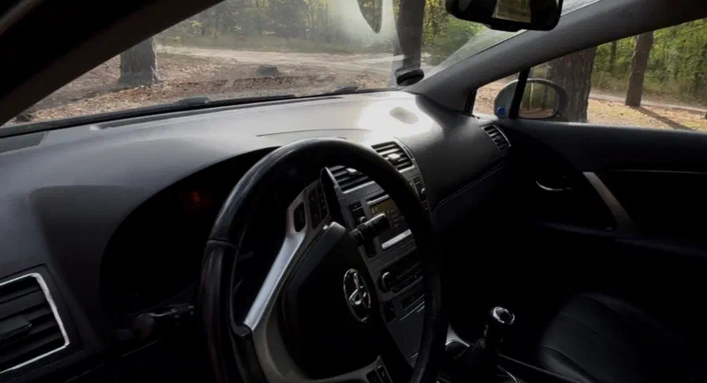 Toyota Avensis 2012 - 8