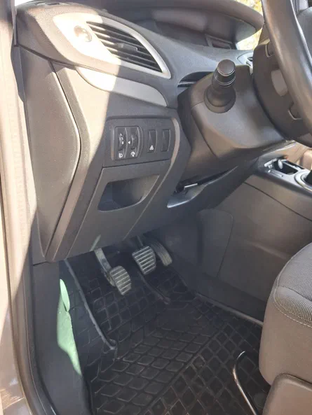 Renault Megane 2010 - 11