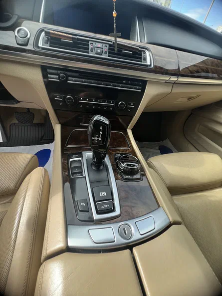 BMW 7 серія 2013 - 15