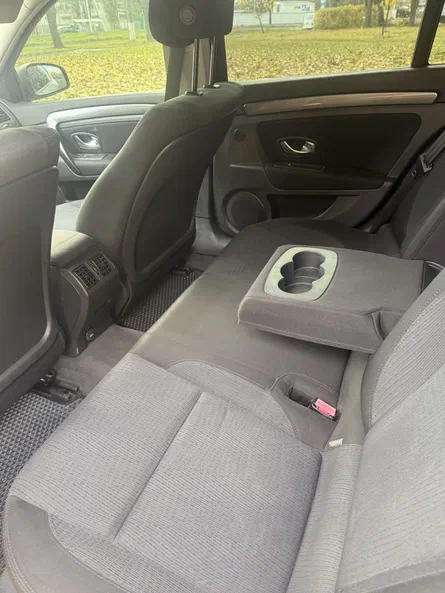 Renault Laguna 2010 - 7