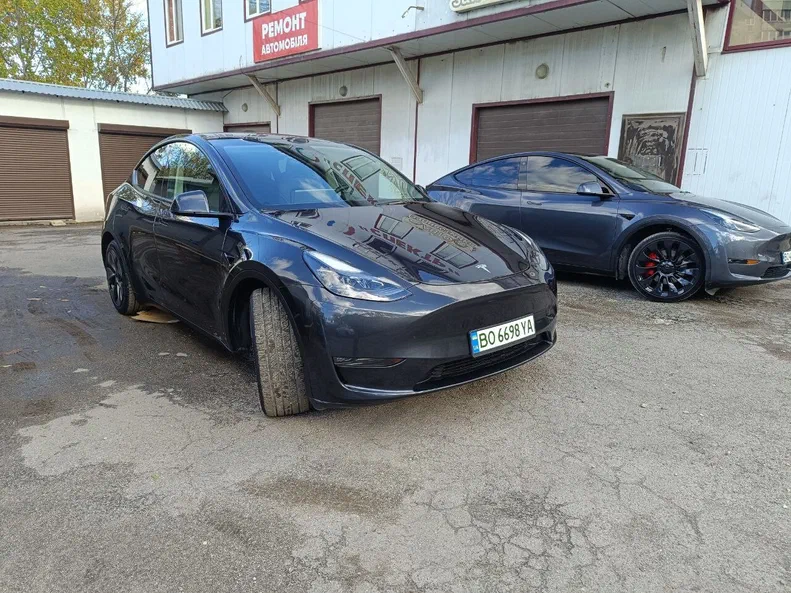 Tesla Model Y 2024 - 5