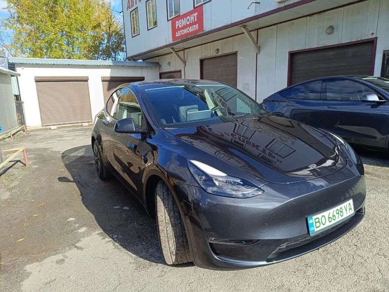 Tesla Model Y 2024 - 7