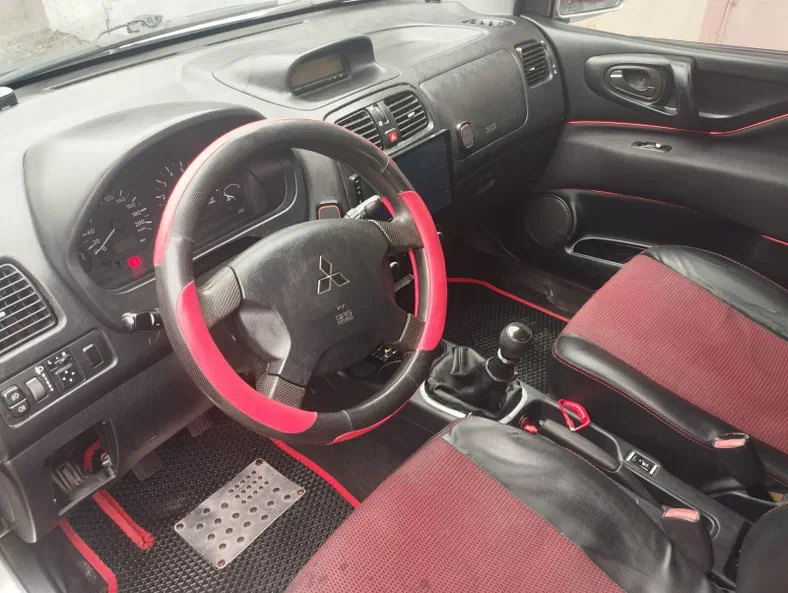 Mitsubishi Space Star 2004 - 16