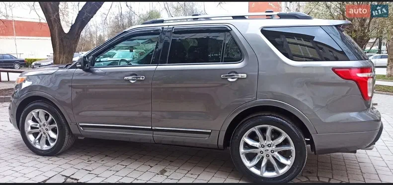 Ford Explorer 2011 - 6