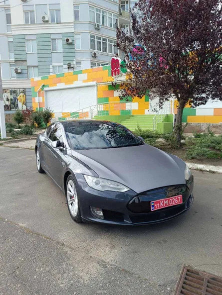 Tesla Model S 2015