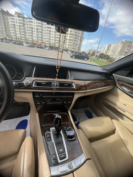 BMW 7 серія 2013 - 18