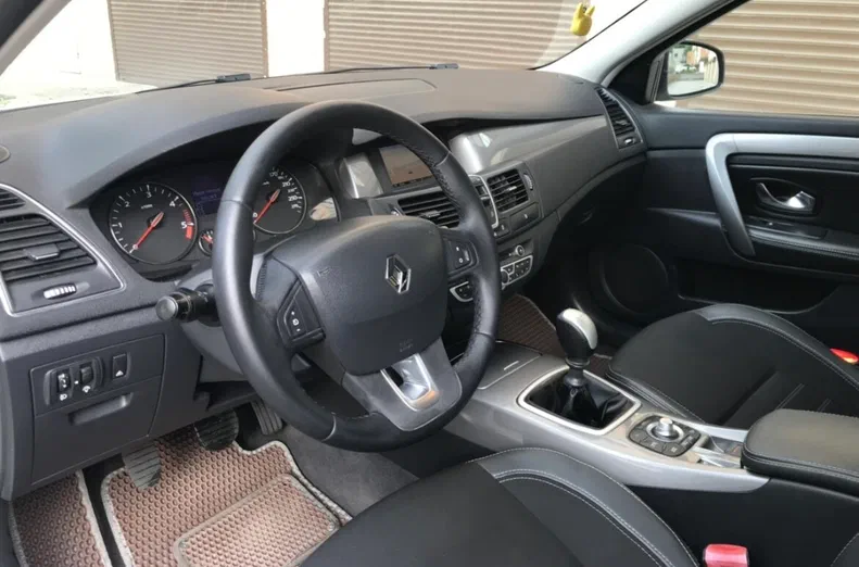 Renault Laguna 2012 - 7