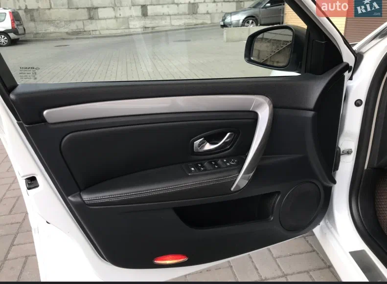 Renault Laguna 2012 - 5