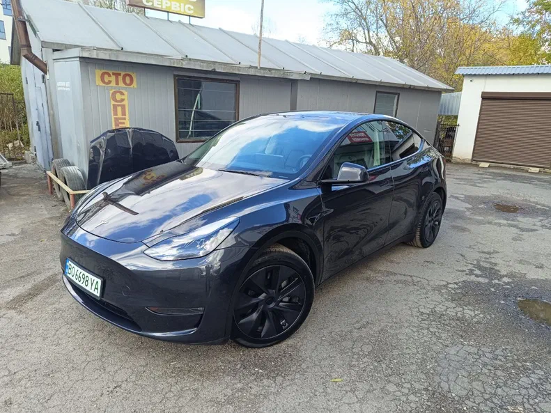 Tesla Model Y 2024 - 6