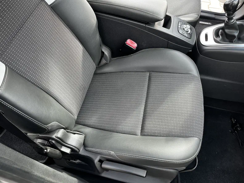 Renault Scenic 2011 - 16