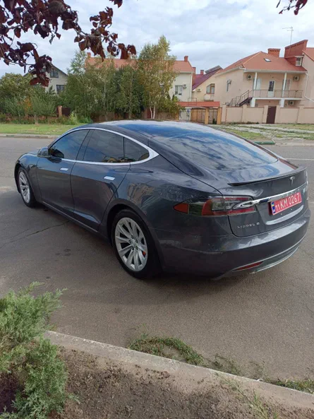 Tesla Model S 2015