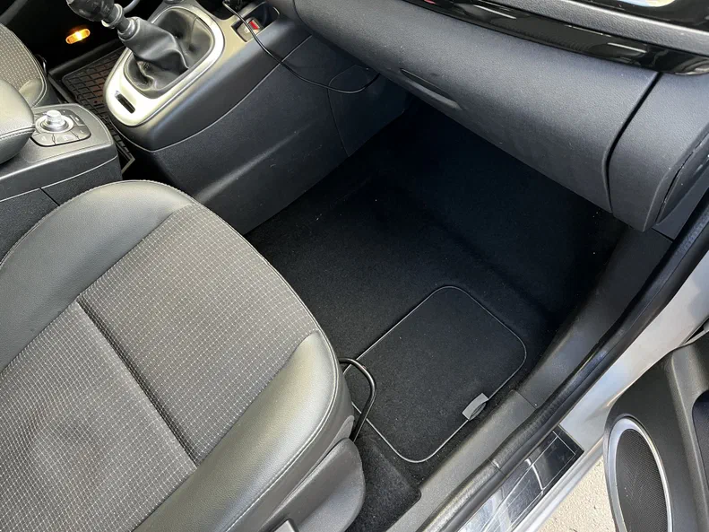 Renault Scenic 2011 - 21