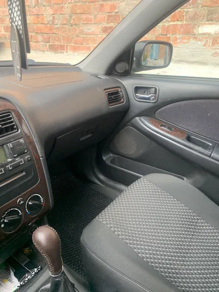 Toyota Avensis 2001 - 7