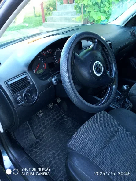 Volkswagen Golf 2000 - 5