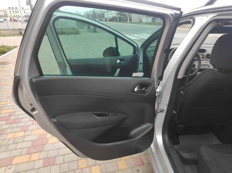 Peugeot 308 2010 - 11