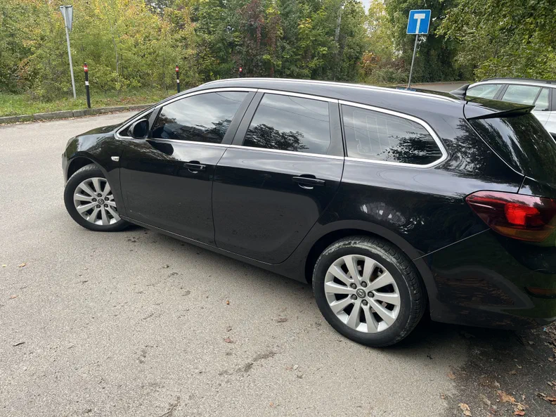 Opel Astra 2011 - 14