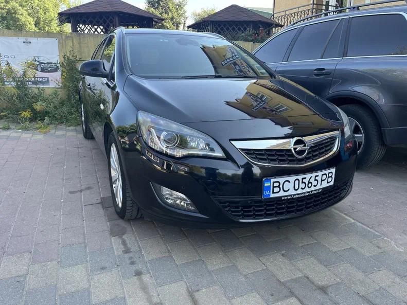 Opel Astra 2011