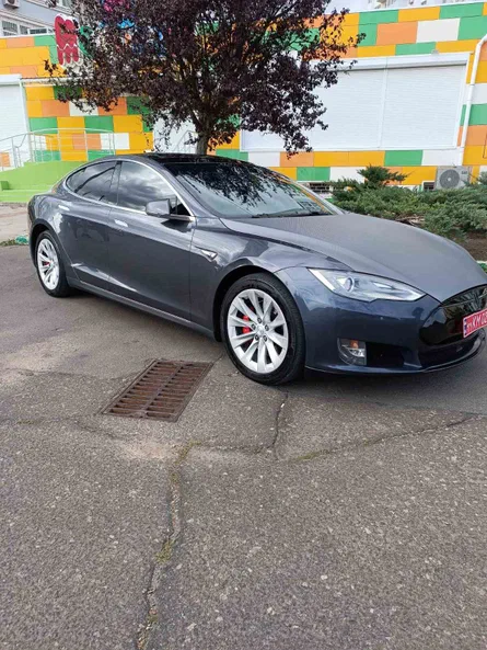 Tesla Model S 2015 - 17
