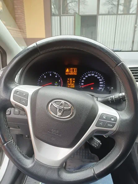 Toyota Avensis 2012 - 5