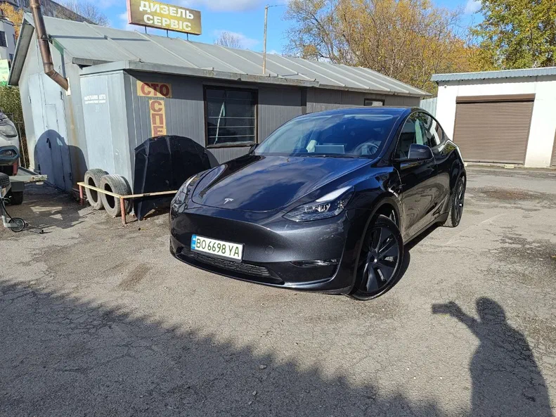 Tesla Model Y 2024