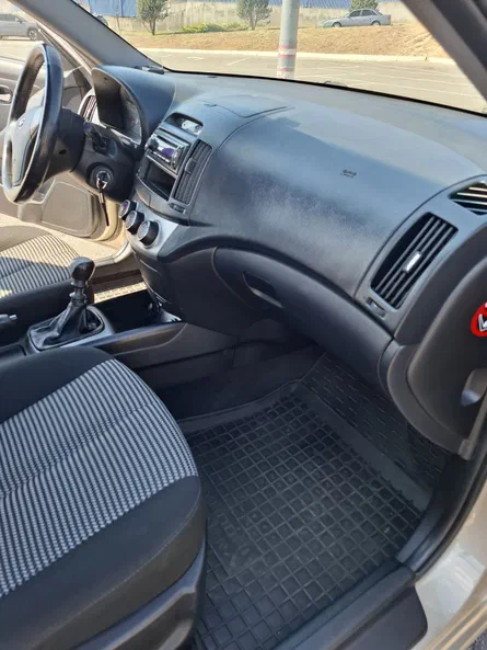 Hyundai Elantra 2010 - 12