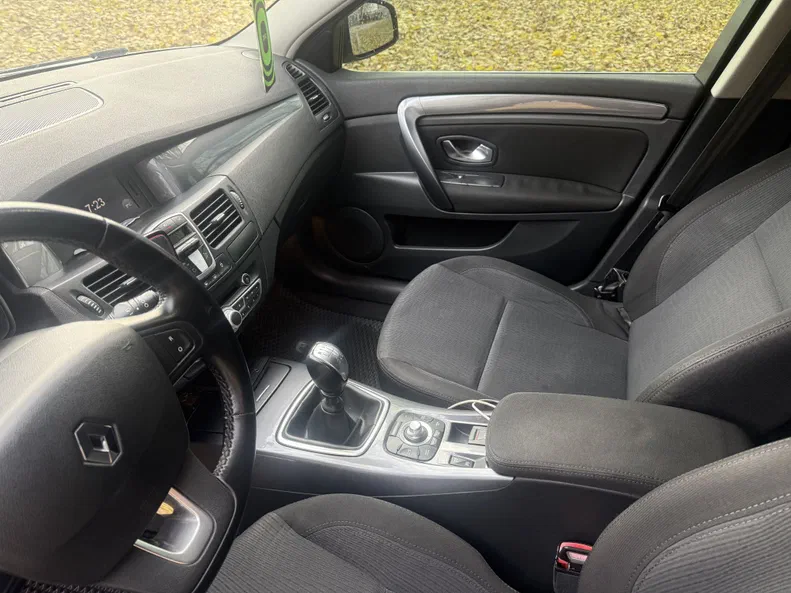 Renault Laguna 2010 - 6