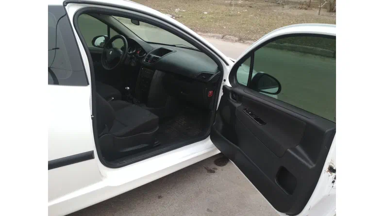 Peugeot 207 2008 - 15