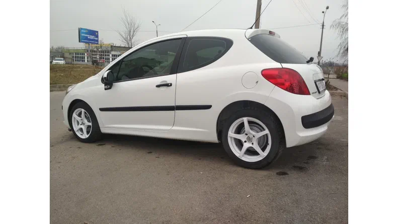 Peugeot 207 2008 - 11