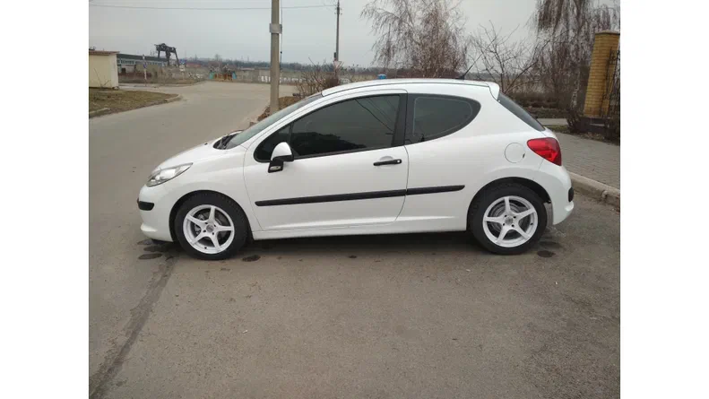 Peugeot 207 2008 - 9