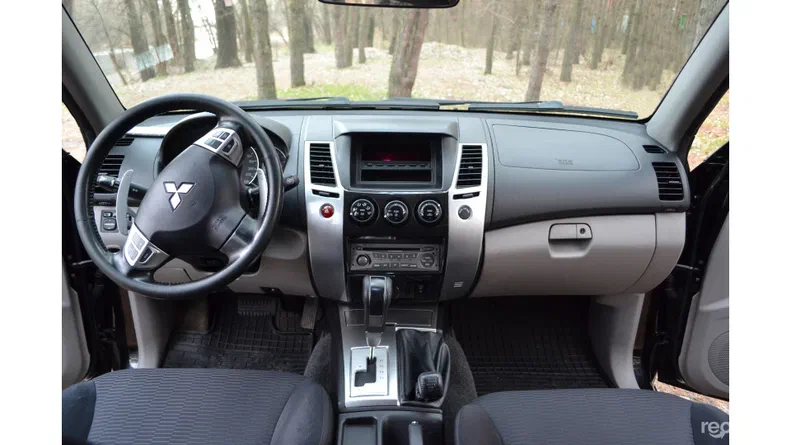 Mitsubishi Pajero Sport 2010 - 13