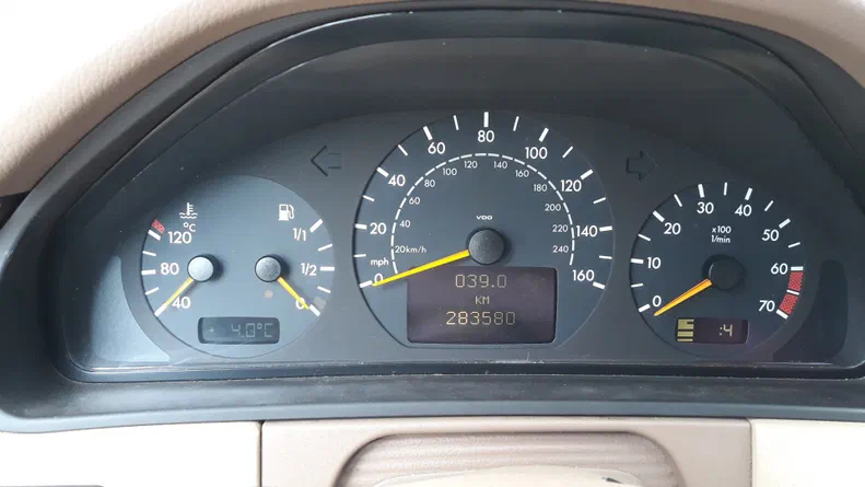 Mercedes-Benz E-Класс 2001